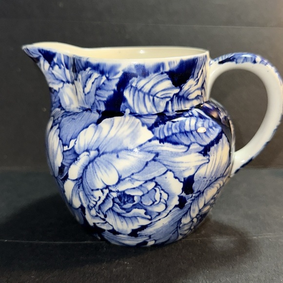 Vintage Myott Son & Co Bermuda Blue & White Rose Pitcher creamer - Picture 3 of 7
